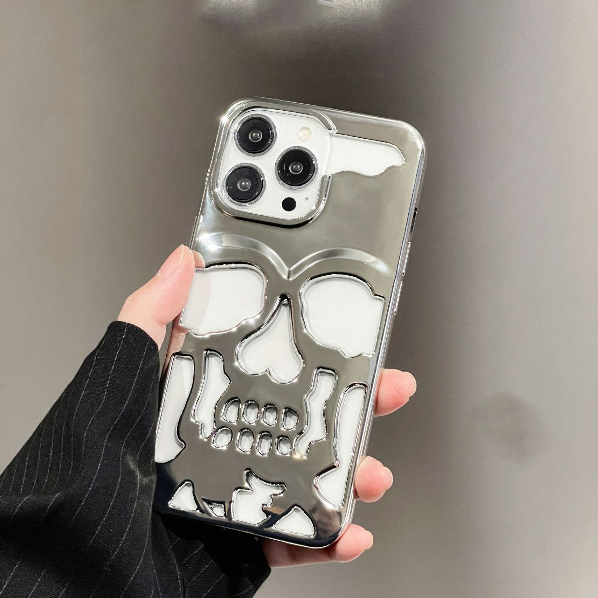Luxury Plating 3D Skull Phone Case For I-Phone 14 Pro Max 13 12 11 Plus Breathable Glossy Hollow Out Gold Metallic Paint - Thumbnail 5