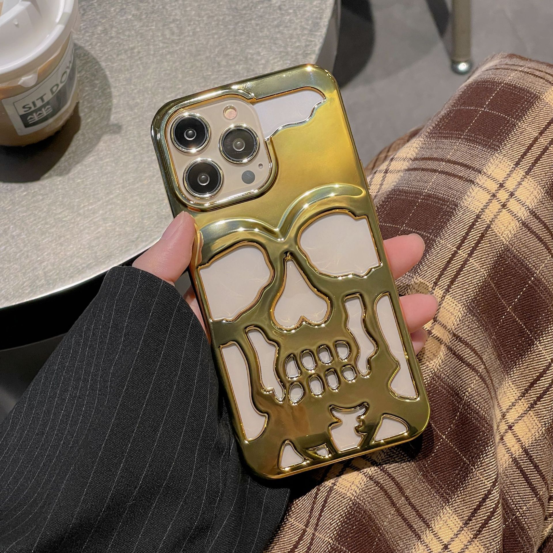 Luxury Plating 3D Skull Phone Case For I-Phone 14 Pro Max 13 12 11 Plus Breathable Glossy Hollow Out Gold Metallic Paint - Thumbnail 3